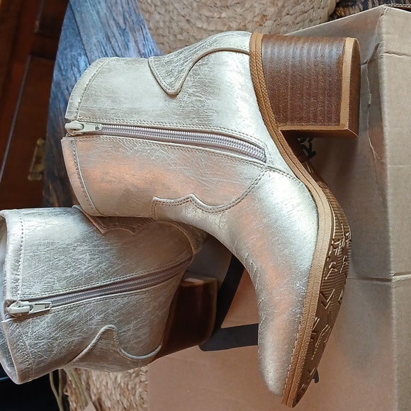Dirty Laundry metallic booties - Picture 5 of 8